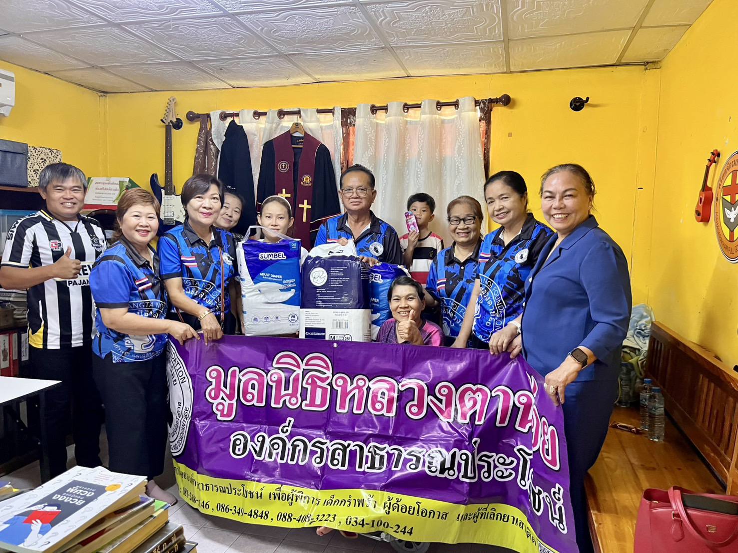 วันนี้27 มิ.ย.68 มอบแพมเพริสให้กับนางสมจิตร สอนหาร บ้านเลขที่34อนรรฆนาค ต.กาฬสินธุ์ อ.เมือง จ.กาฬสินธุ์ (ชุนชนหน้าโรงเลื่อย)