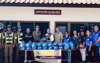 วันที่ 13 กุมภาพันธ์ 2569 มูลนิธิหลวงตาน้อย นำโดย ดร.วิรัลยุพา ณ สงขลา ประธานมูลนิธิหลวงตาน้อย และนายชิษณุพงศ์ ณ สงขลา รองประธานมูลนิธิหลวงตาน้อย เป็นตัวแทนมอบหมวกนิรภัยกันน๊อคนิรภัยให้แก่งานจราจรสถานีตำรวจภูธรเมืองกาฬสินธุ์จำนวน 60 ใบเพื่อนำไปมอบให้กับประชาชน นักเรียน นักศึกษาในโครงการลดอุบัติเหตุทางถนนในสถานศึกษาในเขตเทศบาลเมืองกาฬสินธุ์สิ่งของที่ท่านบริจาคมา ในโครงการ “แบ่งเบา”